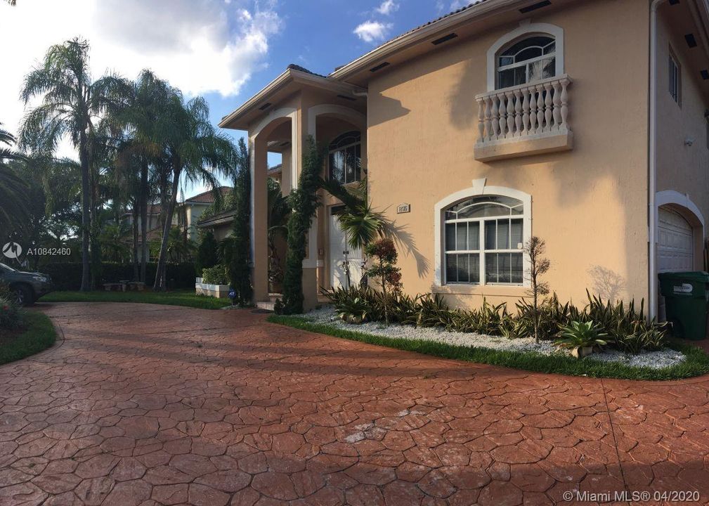 Recently Rented: $4,100 (6 beds, 4 baths, 3258 Square Feet)