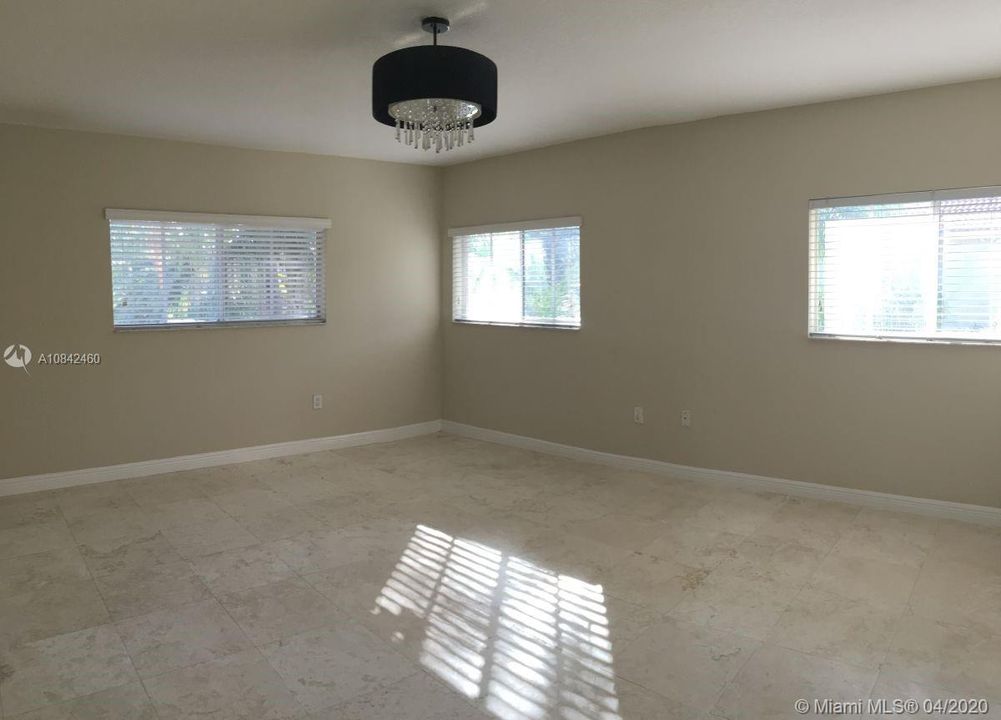 Recently Rented: $4,100 (6 beds, 4 baths, 3258 Square Feet)