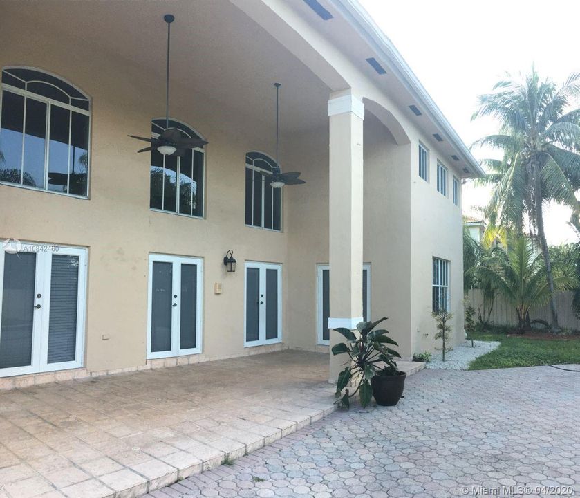 Recently Rented: $4,100 (6 beds, 4 baths, 3258 Square Feet)