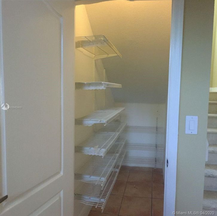 Recently Rented: $4,100 (6 beds, 4 baths, 3258 Square Feet)