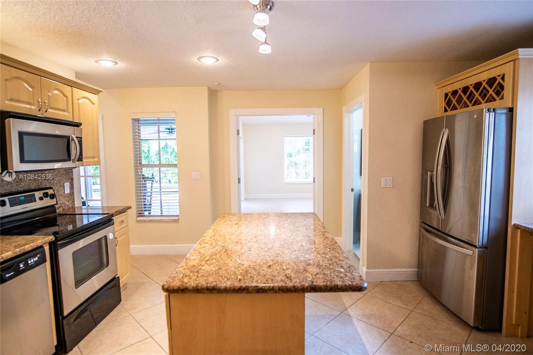 Recientemente alquilado: $3,500 (4 camas, 3 baños, 2358 Pies cuadrados)