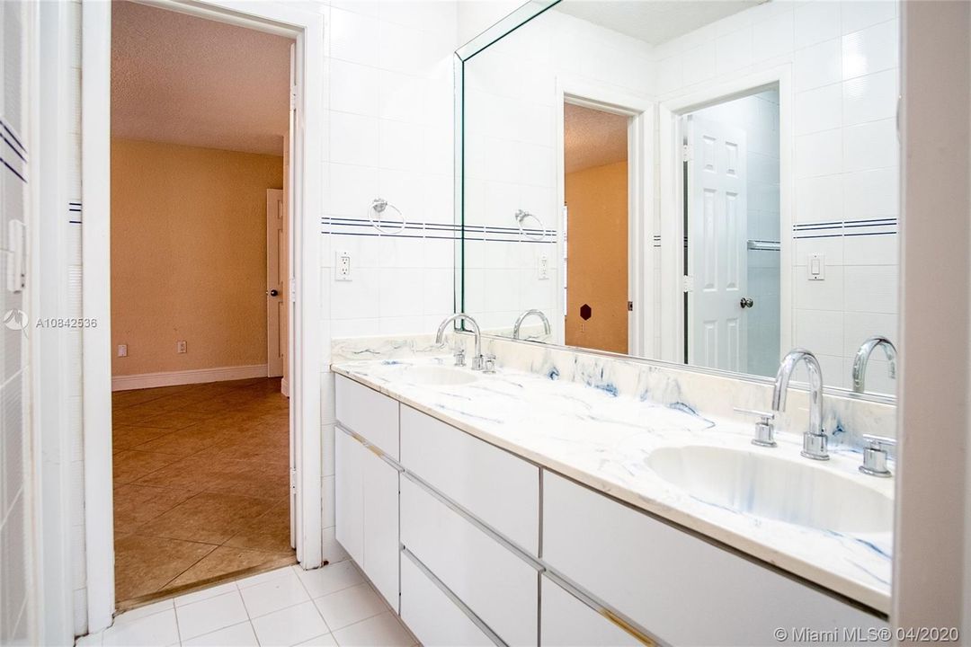 Recientemente alquilado: $3,500 (4 camas, 3 baños, 2358 Pies cuadrados)