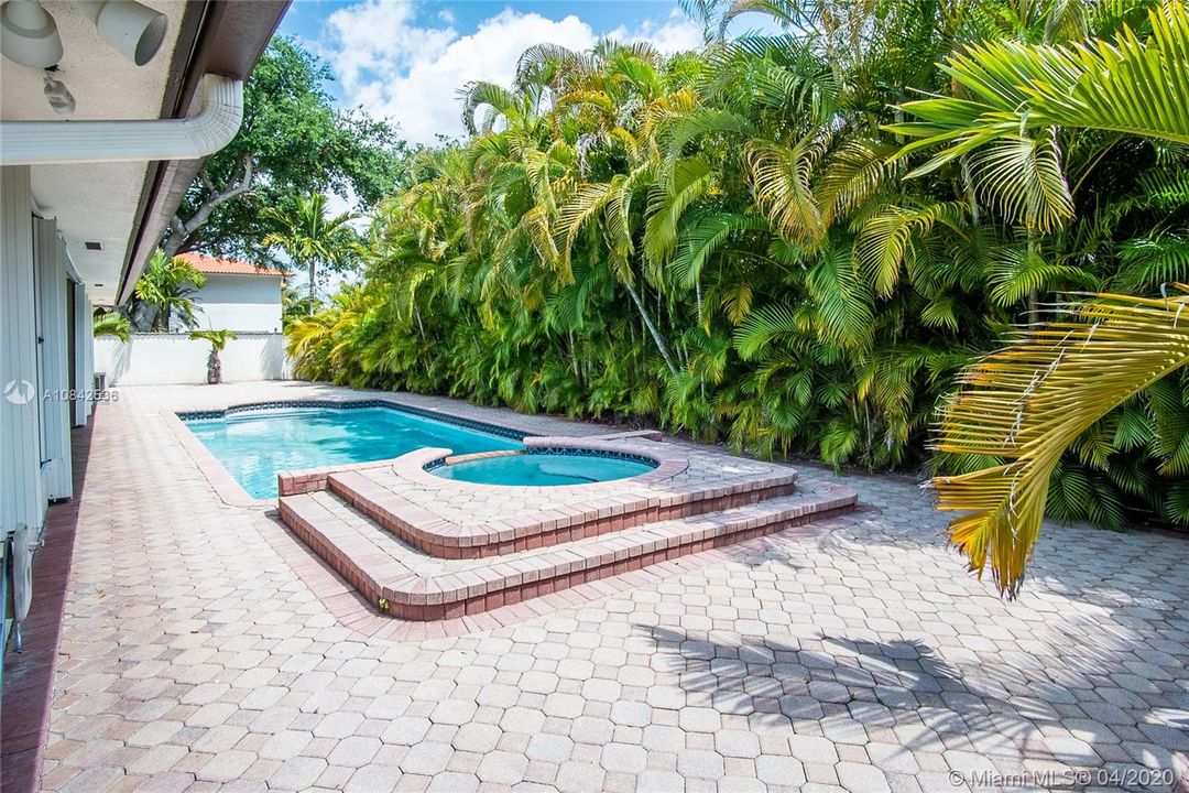 Recientemente alquilado: $3,500 (4 camas, 3 baños, 2358 Pies cuadrados)