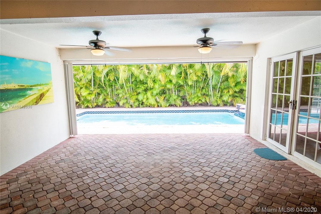 Recientemente alquilado: $3,500 (4 camas, 3 baños, 2358 Pies cuadrados)