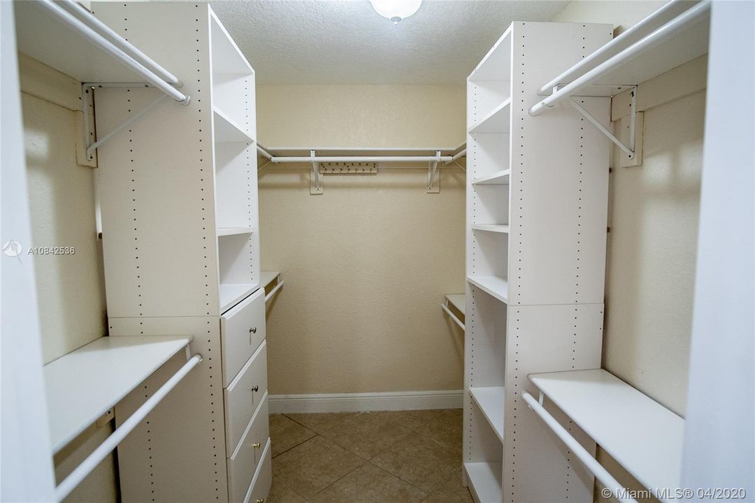 Recientemente alquilado: $3,500 (4 camas, 3 baños, 2358 Pies cuadrados)