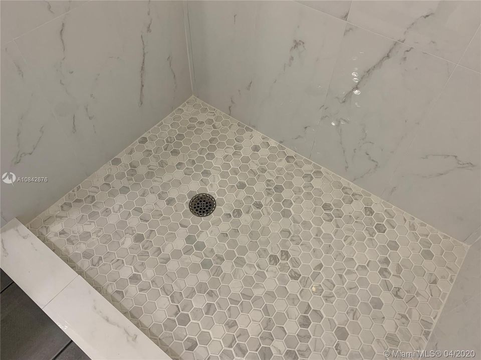 ELEGANT MARBLE SHOWER