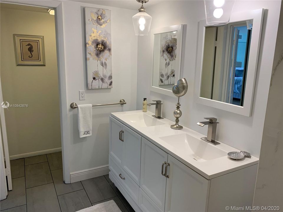 MASTER BATH