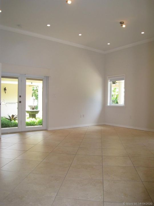 Recently Rented: $6,990 (6 beds, 3 baths, 3125 Square Feet)