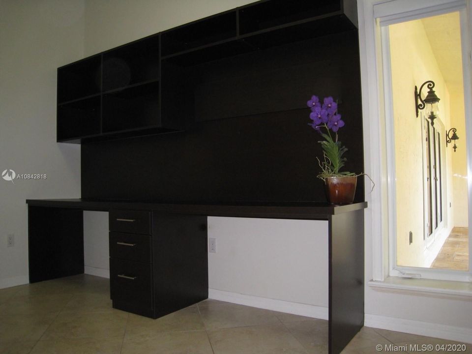 Recently Rented: $6,990 (6 beds, 3 baths, 3125 Square Feet)