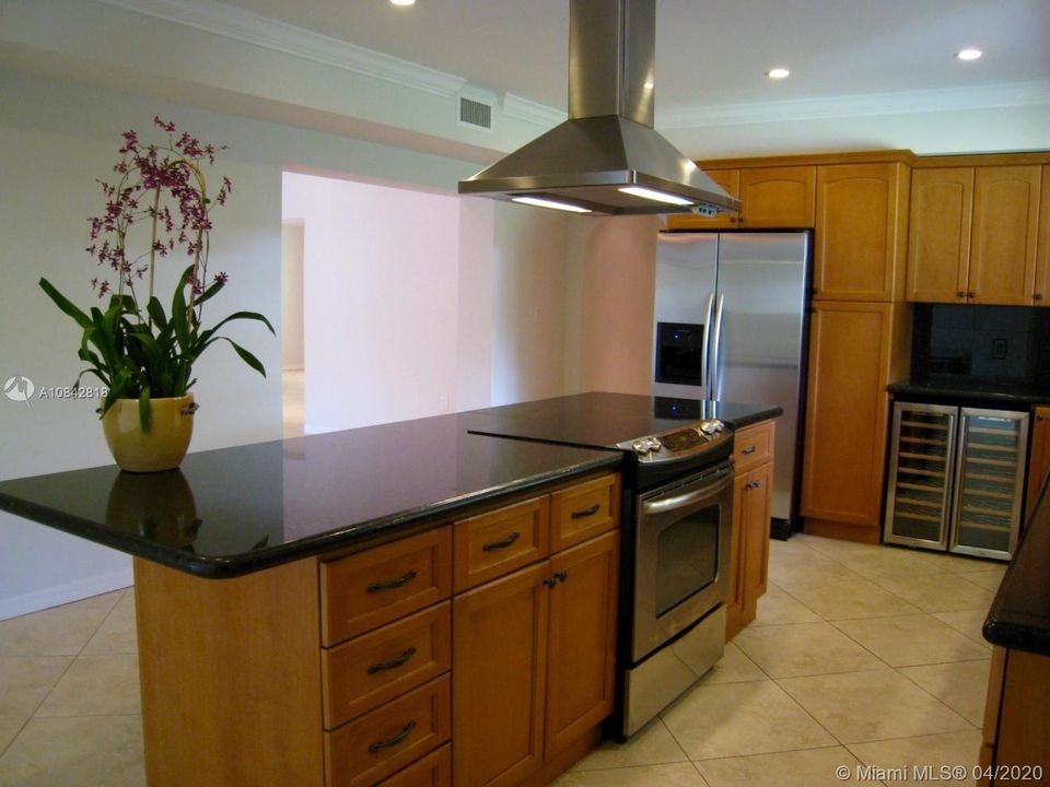 Recently Rented: $6,990 (6 beds, 3 baths, 3125 Square Feet)