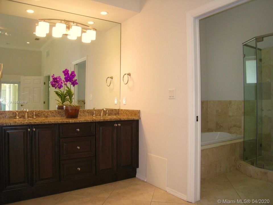 Recently Rented: $6,990 (6 beds, 3 baths, 3125 Square Feet)