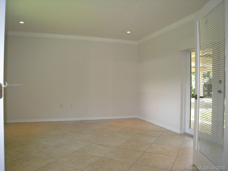 Recently Rented: $6,990 (6 beds, 3 baths, 3125 Square Feet)