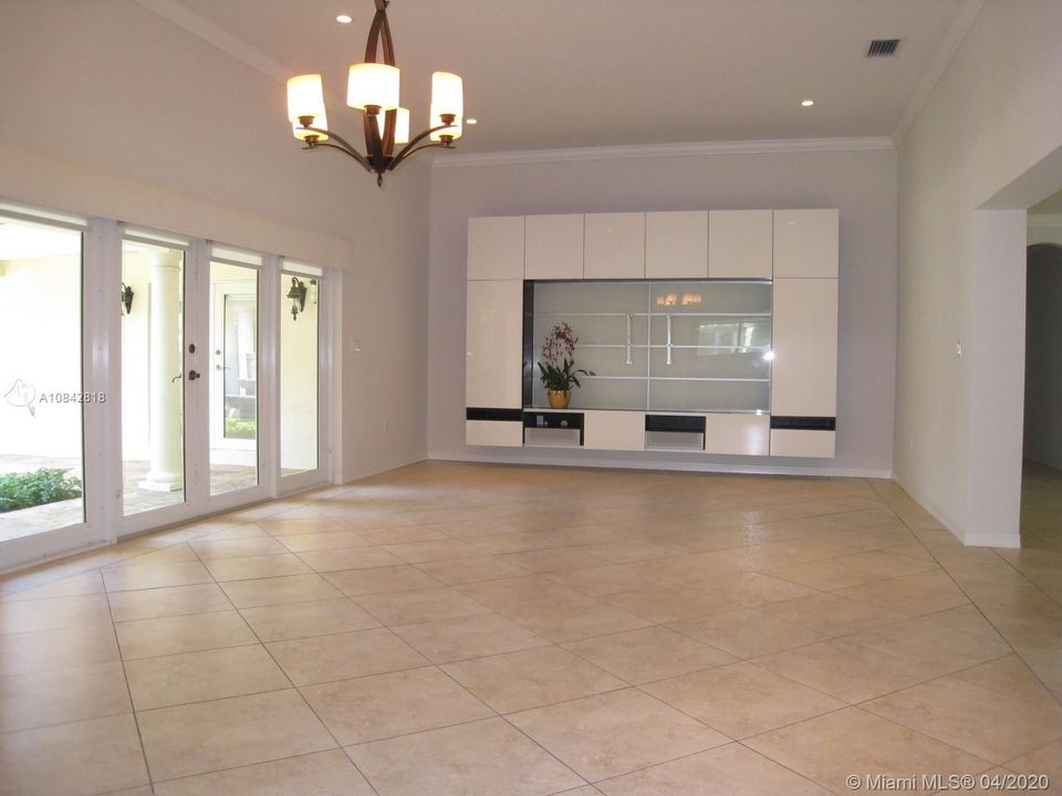 Recently Rented: $6,990 (6 beds, 3 baths, 3125 Square Feet)