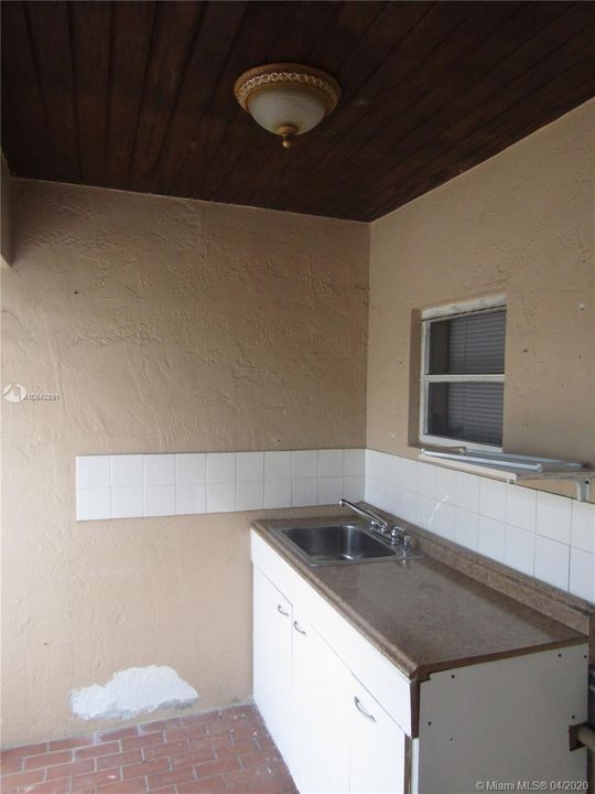 Recently Rented: $1,750 (3 beds, 2 baths, 1254 Square Feet)