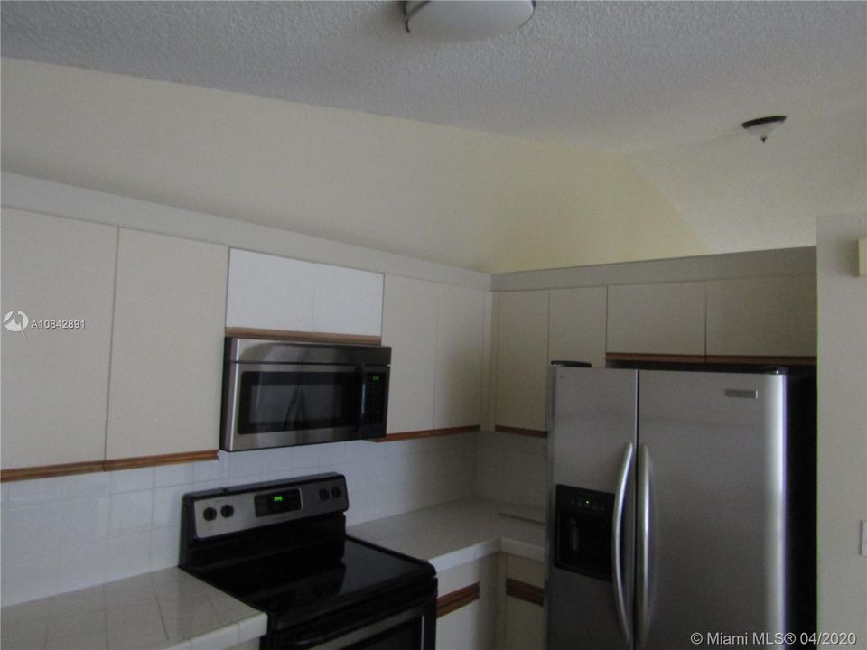 Recently Rented: $1,750 (3 beds, 2 baths, 1254 Square Feet)