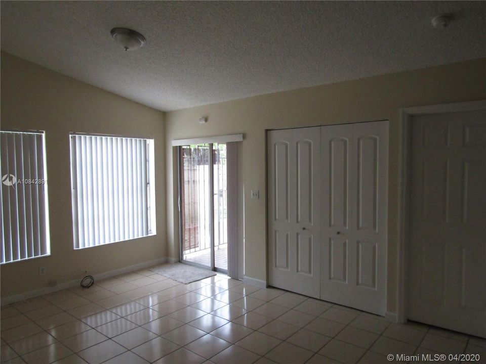 Recently Rented: $1,750 (3 beds, 2 baths, 1254 Square Feet)