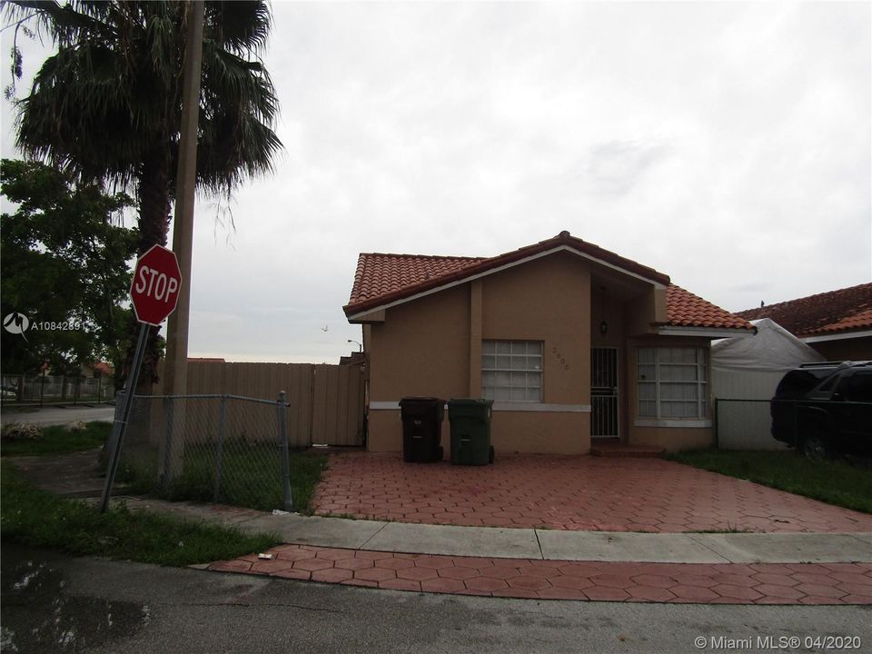 Recently Rented: $1,750 (3 beds, 2 baths, 1254 Square Feet)