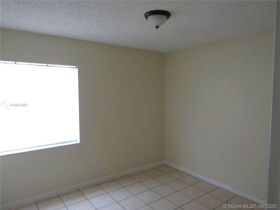 Recently Rented: $1,750 (3 beds, 2 baths, 1254 Square Feet)