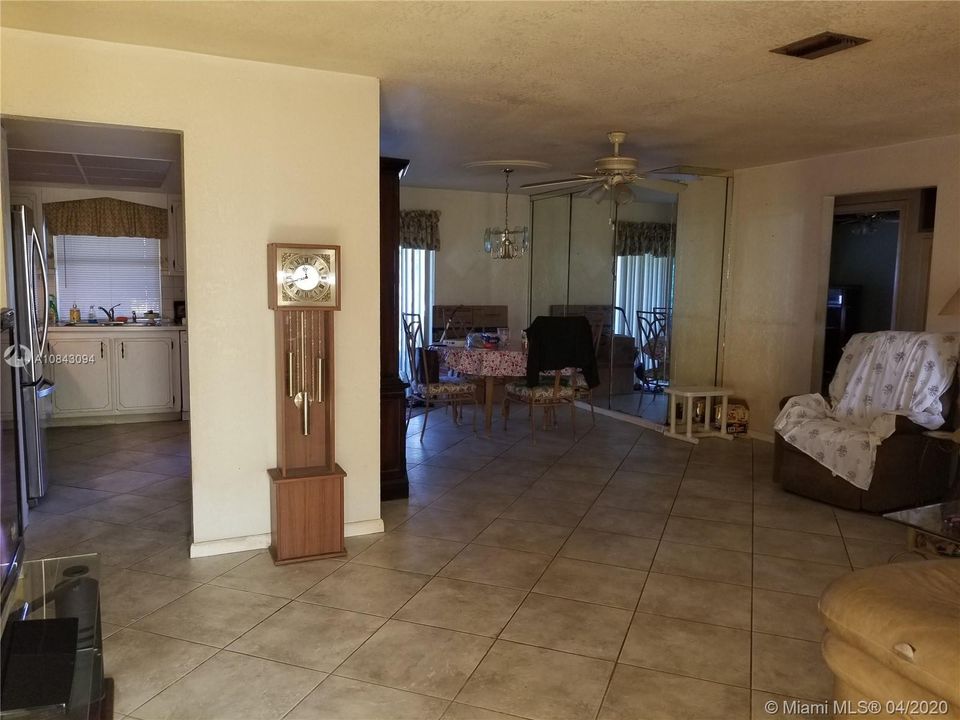 Vendido Recientemente: $239,500 (3 camas, 2 baños, 1477 Pies cuadrados)