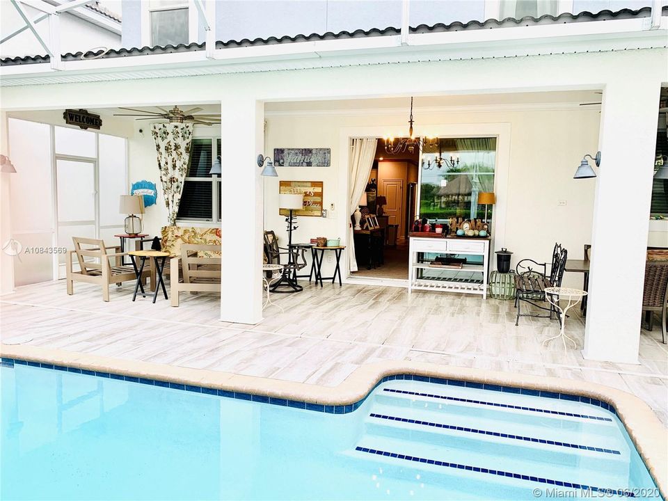 Vendido Recientemente: $550,000 (9 camas, 5 baños, 3909 Pies cuadrados)