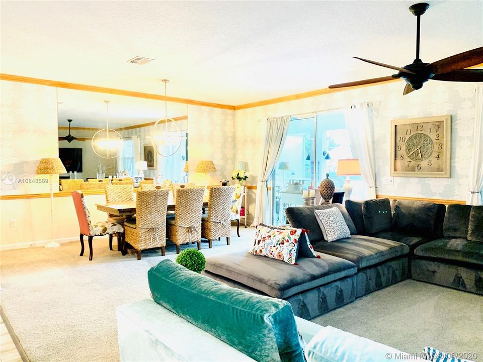 Vendido Recientemente: $550,000 (9 camas, 5 baños, 3909 Pies cuadrados)