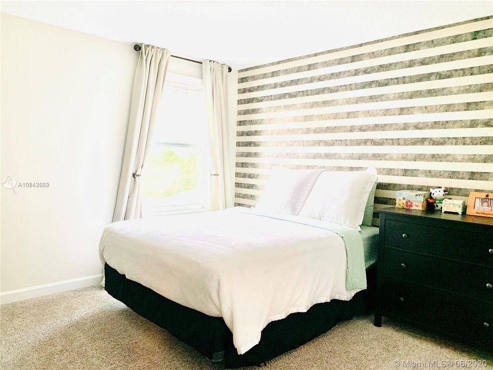 Vendido Recientemente: $550,000 (9 camas, 5 baños, 3909 Pies cuadrados)