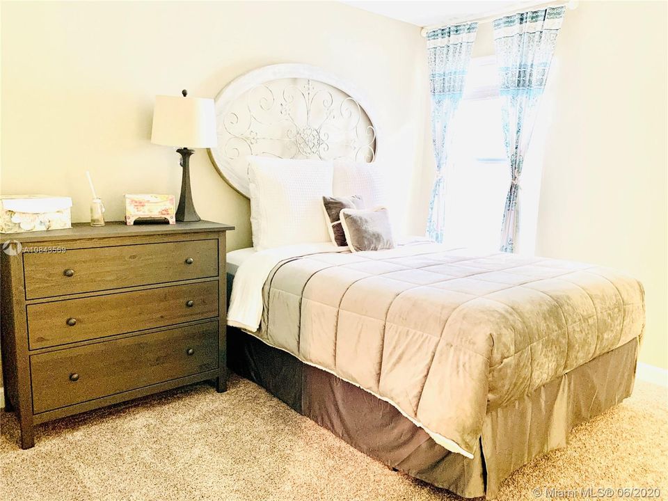 Vendido Recientemente: $550,000 (9 camas, 5 baños, 3909 Pies cuadrados)