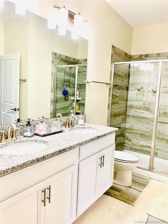 Vendido Recientemente: $550,000 (9 camas, 5 baños, 3909 Pies cuadrados)