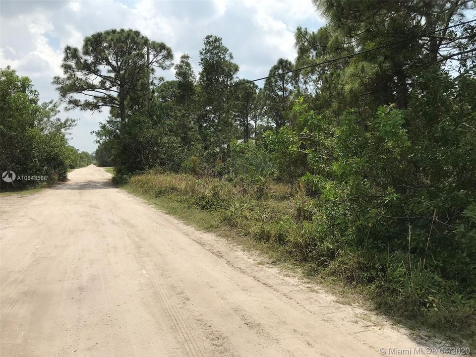 Vendido Recientemente: $62,000 (1.37 acres)