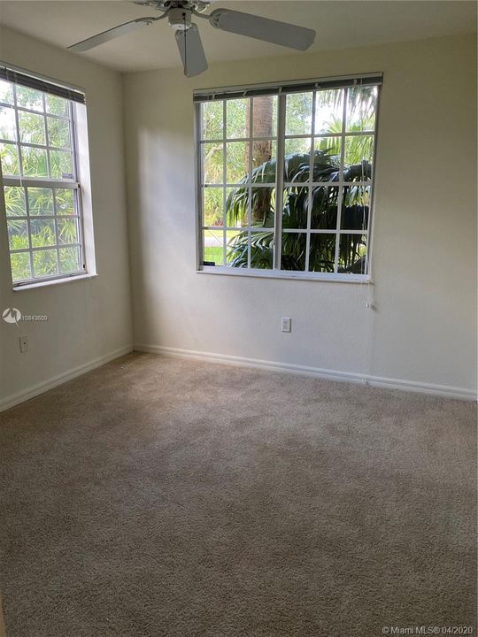 Recientemente alquilado: $1,450 (2 camas, 2 baños, 904 Pies cuadrados)