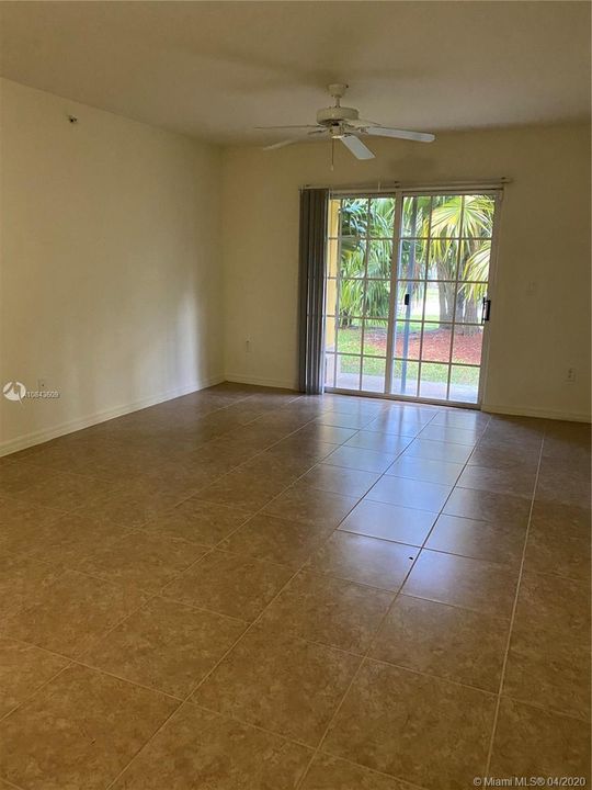 Recientemente alquilado: $1,450 (2 camas, 2 baños, 904 Pies cuadrados)