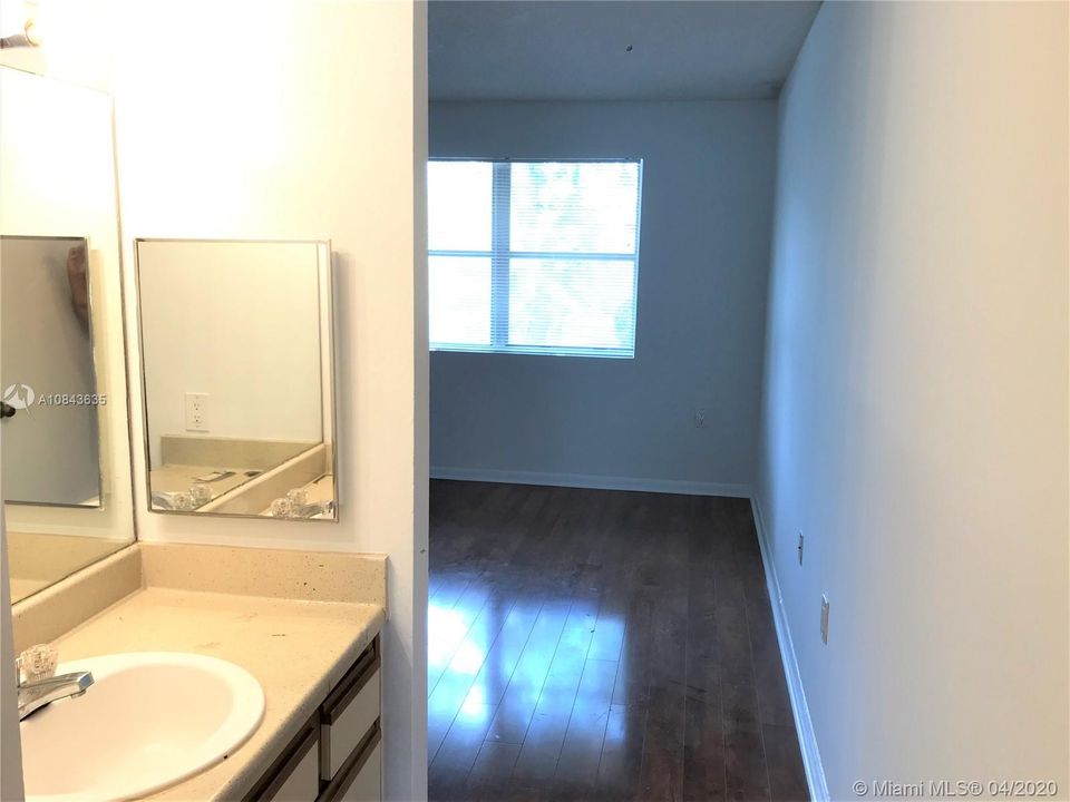 Recently Rented: $1,350 (2 beds, 2 baths, 1084 Square Feet)