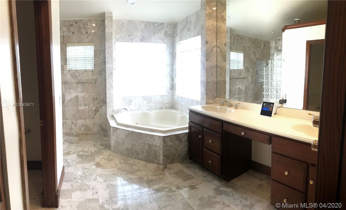 Recently Rented: $5,400 (7 beds, 5 baths, 4361 Square Feet)