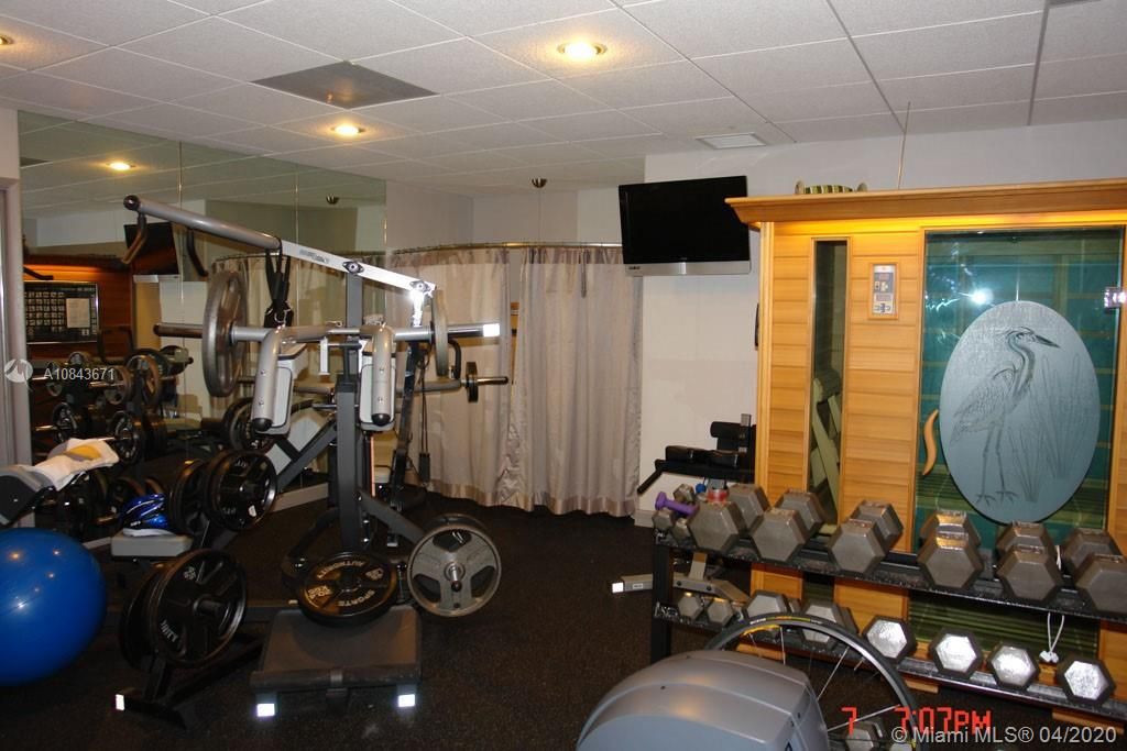 Recently Rented: $5,400 (7 beds, 5 baths, 4361 Square Feet)