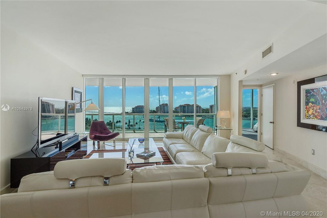 Recently Sold: $2,820,000 (3 beds, 3 baths, 2190 Square Feet)