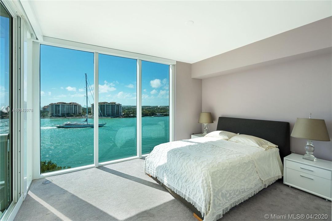 Recently Sold: $2,820,000 (3 beds, 3 baths, 2190 Square Feet)