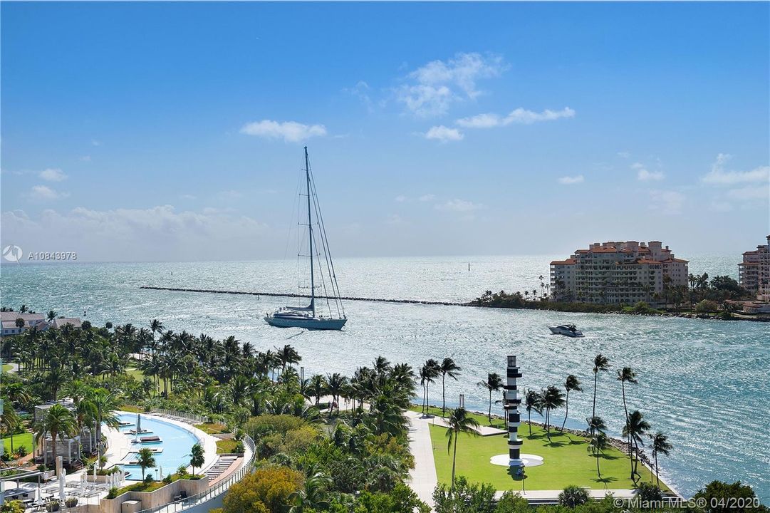 Recently Sold: $2,820,000 (3 beds, 3 baths, 2190 Square Feet)