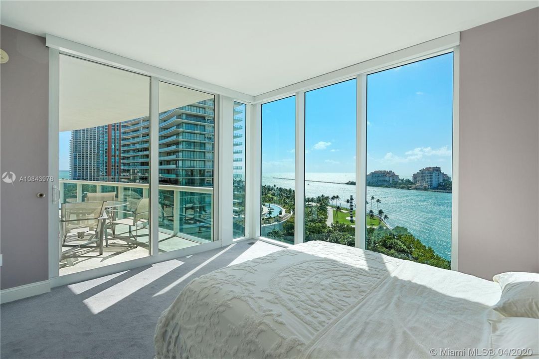 Recently Sold: $2,820,000 (3 beds, 3 baths, 2190 Square Feet)