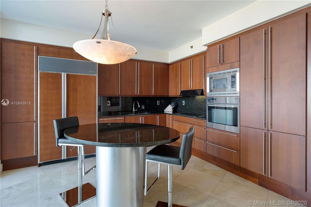 Recently Sold: $2,820,000 (3 beds, 3 baths, 2190 Square Feet)