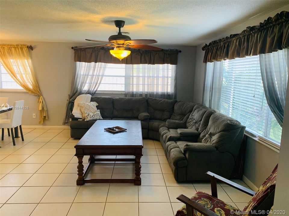 Recently Sold: $292,000 (3 beds, 2 baths, 1425 Square Feet)