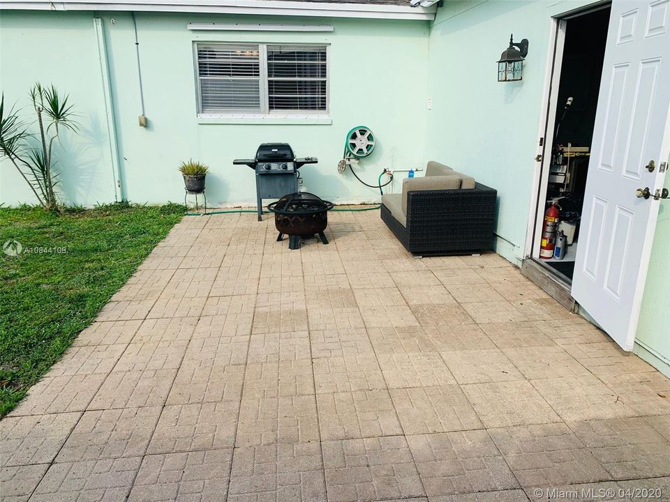 Recently Sold: $292,000 (3 beds, 2 baths, 1425 Square Feet)