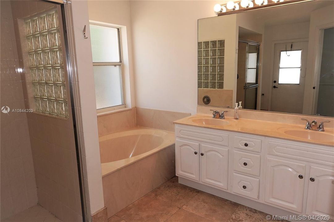 Recently Rented: $3,250 (4 beds, 2 baths, 2246 Square Feet)