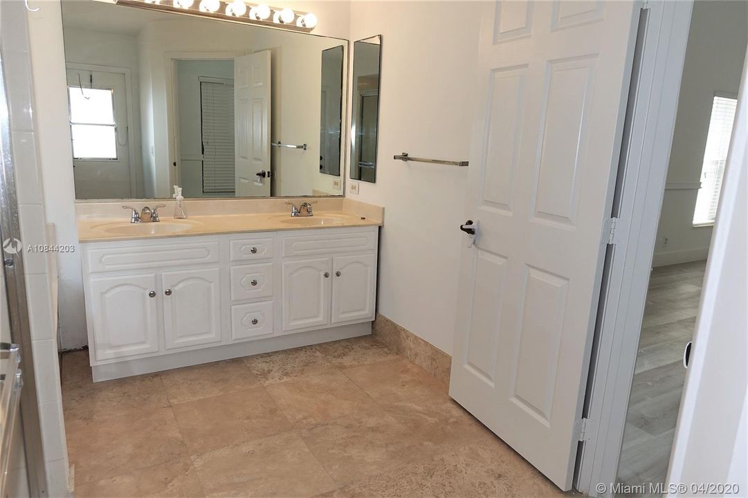 Recently Rented: $3,250 (4 beds, 2 baths, 2246 Square Feet)