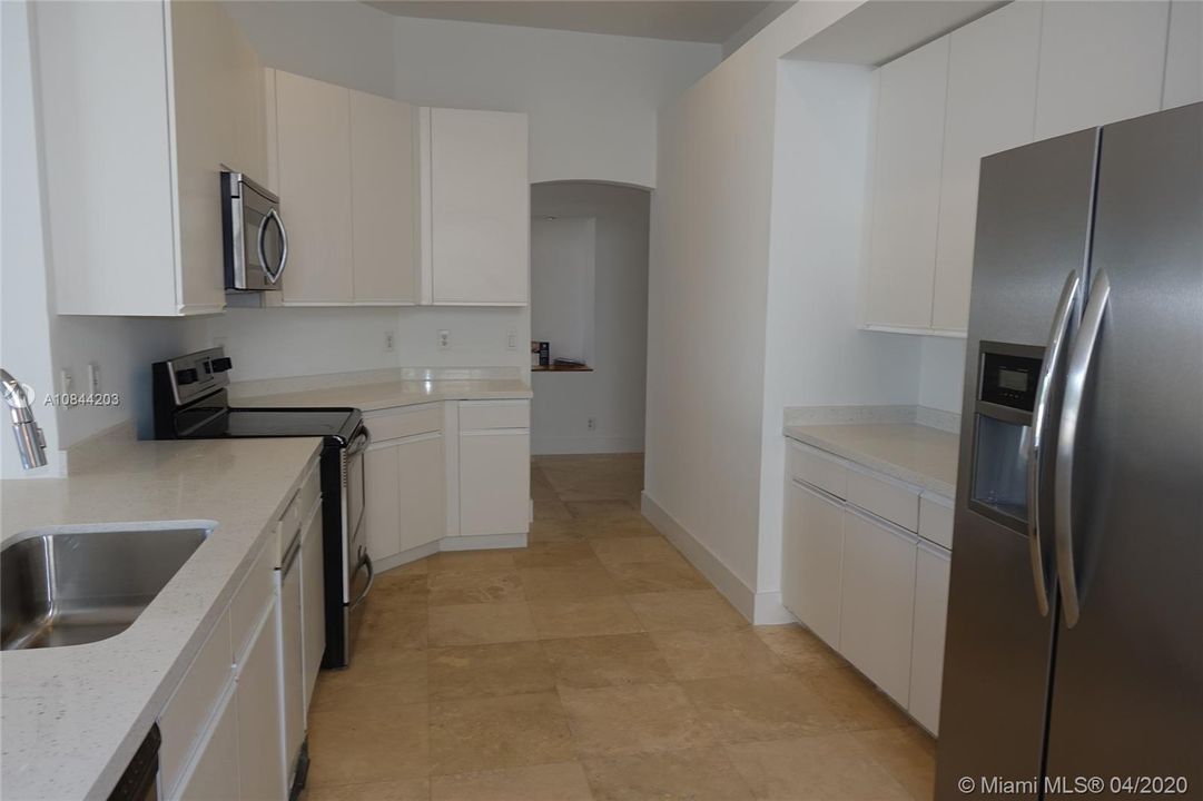 Recently Rented: $3,250 (4 beds, 2 baths, 2246 Square Feet)
