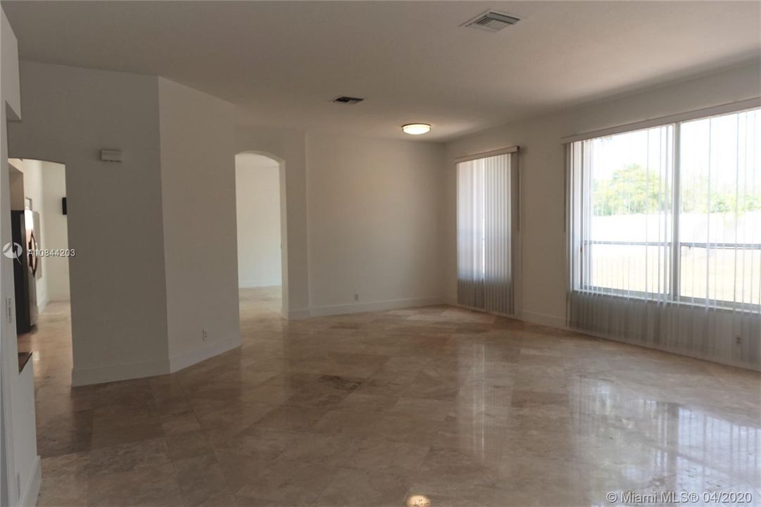 Recently Rented: $3,250 (4 beds, 2 baths, 2246 Square Feet)