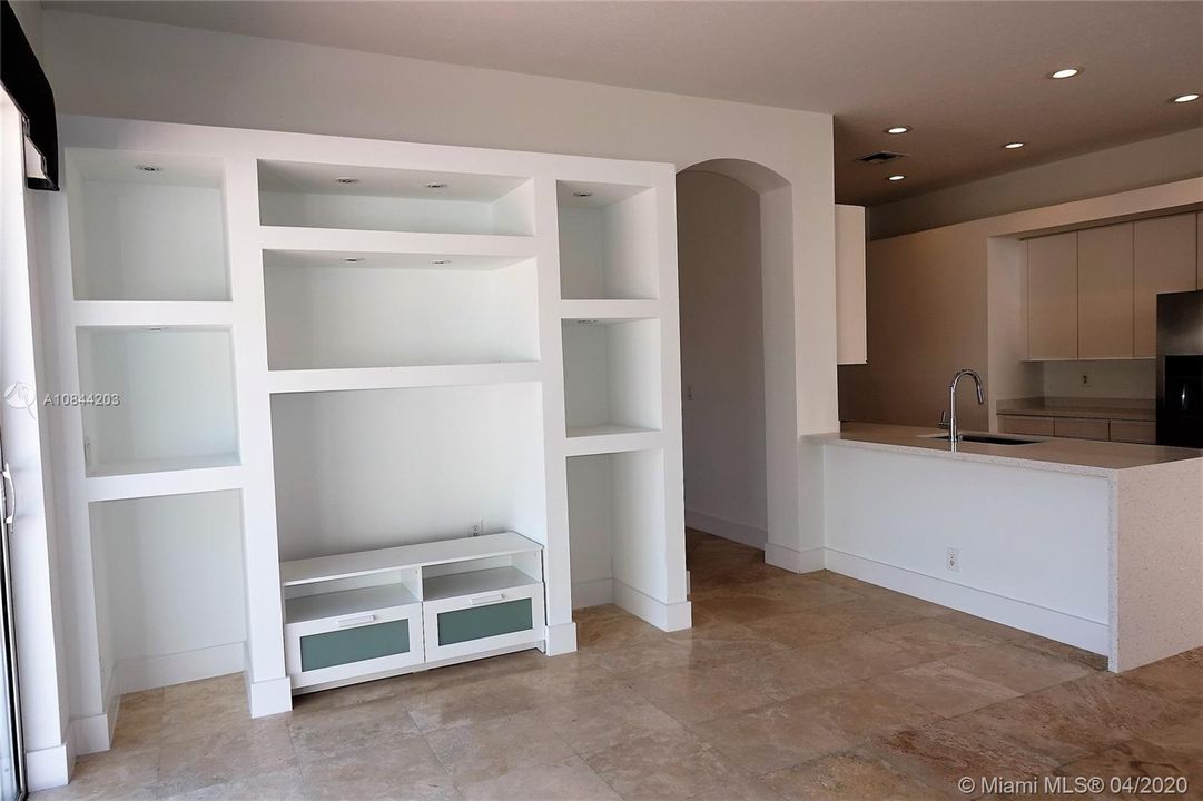 Recently Rented: $3,250 (4 beds, 2 baths, 2246 Square Feet)