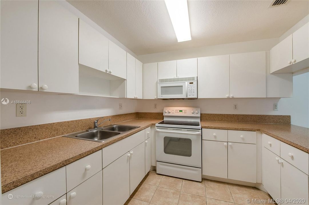 Recently Rented: $1,085 (1 beds, 1 baths, 725 Square Feet)