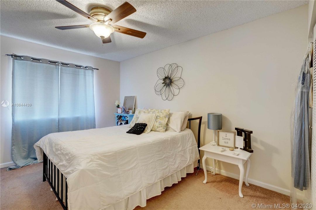 Recently Sold: $155,000 (1 beds, 1 baths, 867 Square Feet)