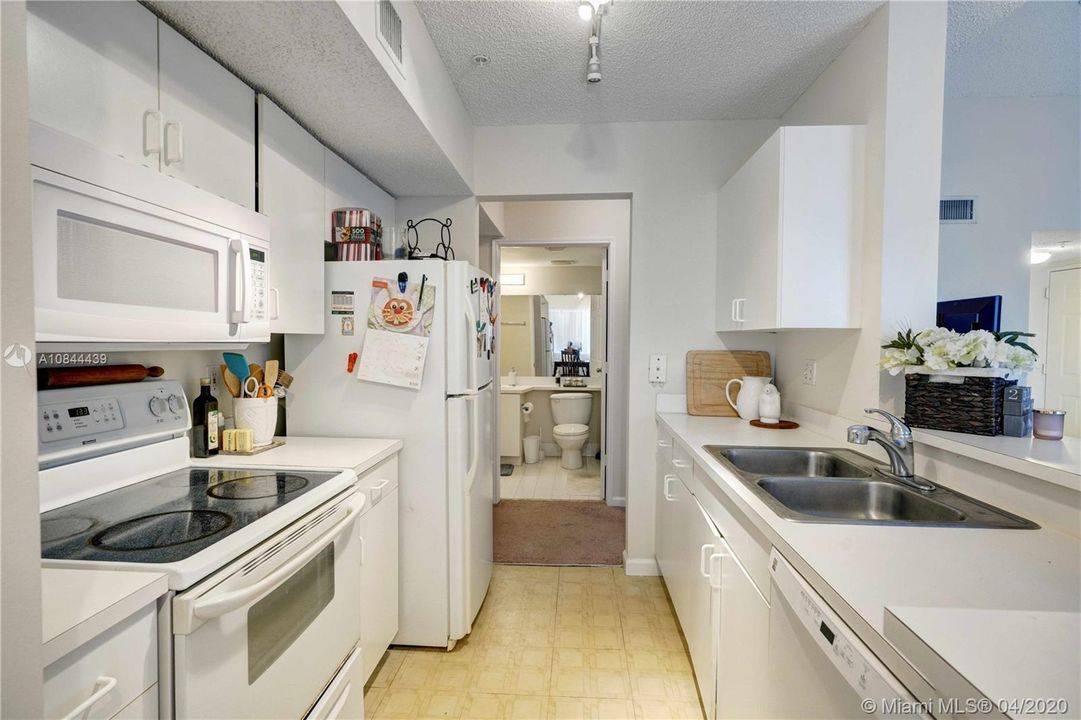 Recently Sold: $155,000 (1 beds, 1 baths, 867 Square Feet)