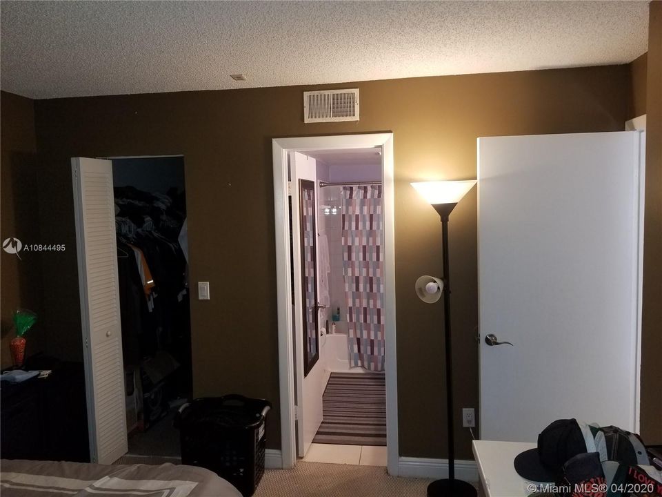 Recently Sold: $135,000 (2 beds, 2 baths, 1073 Square Feet)